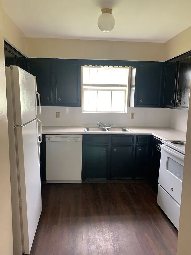 Lamplighter Apartments — Photo 4