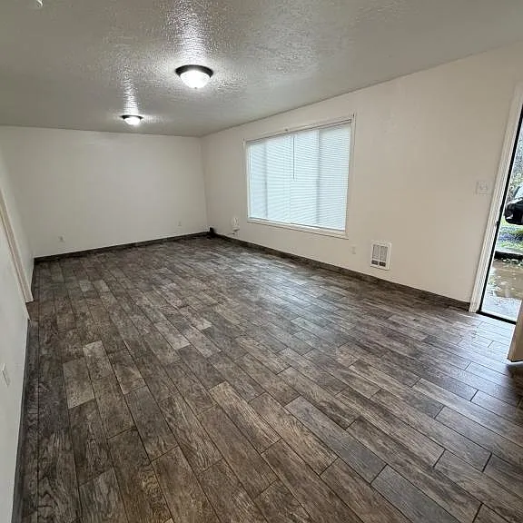 383 2nd Ave — Photo 1