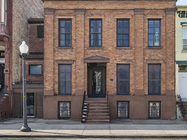 285 Lark St #1 — Photo 1