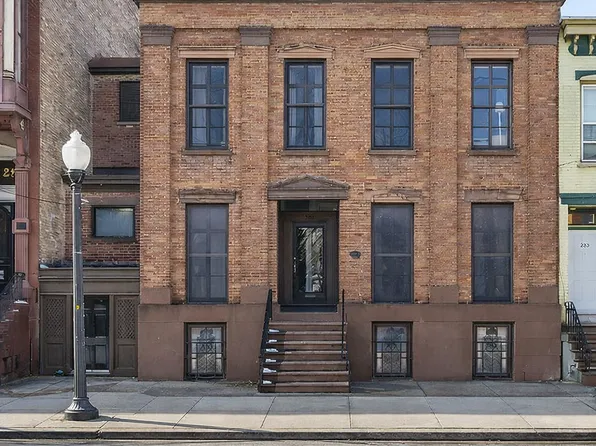 285 Lark St APT 1, Albany, NY 12210