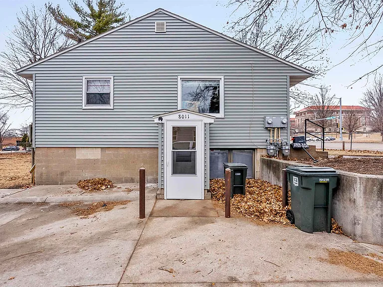8011 University Ave — Photo 2