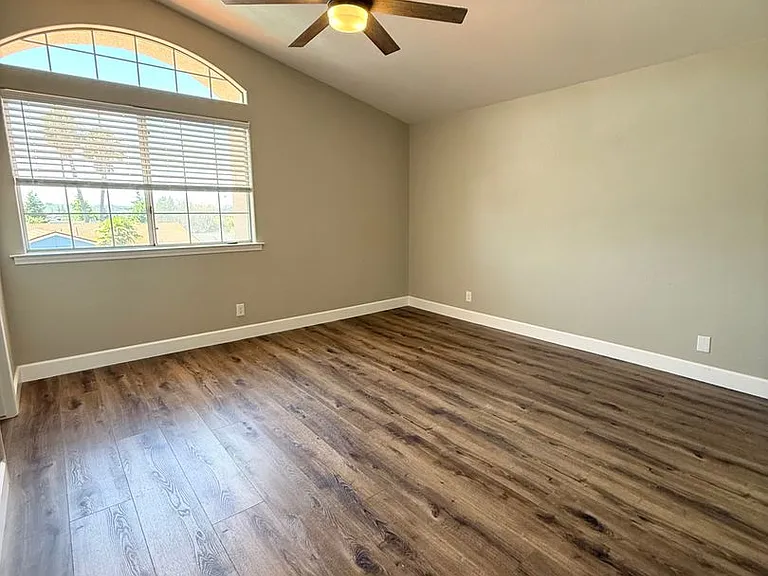 1019 Nanette Ln — Photo 23