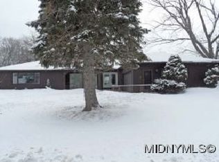 1701 Parkway Ln, Utica, NY 13501