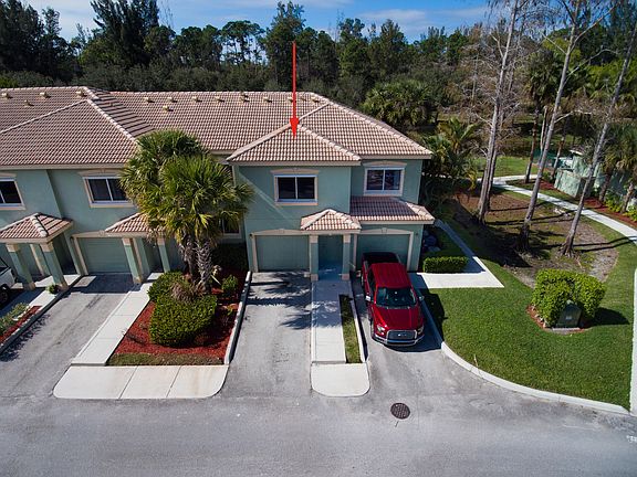 Home For Sale In KENSINGTON OF ROYAL PALM BEACH MINIUM