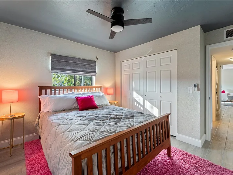 610 SW 47th Ter #4 — Photo 21