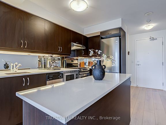 5th image of 320 Richmond St E #712