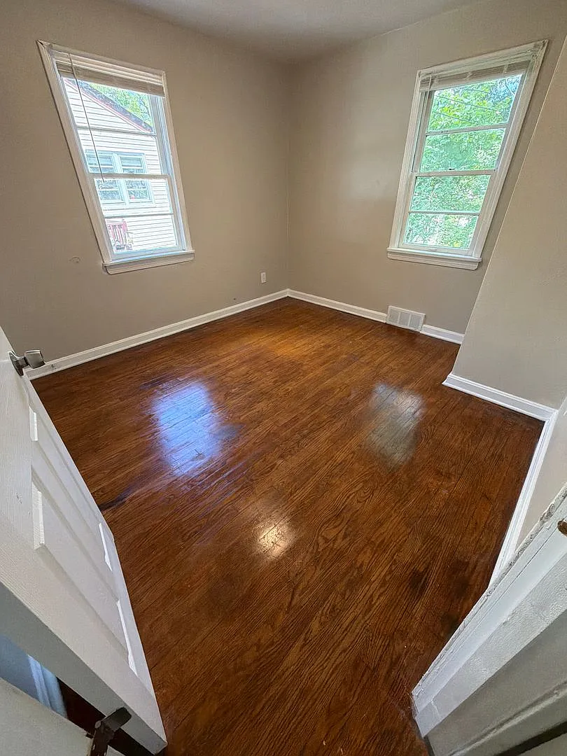 3-bedroom, 1-bathroom single-family home — Photo 4