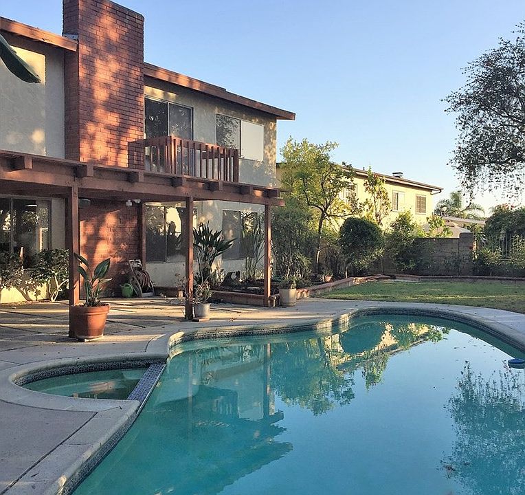 2nd image of 24261 Cataluna Cir