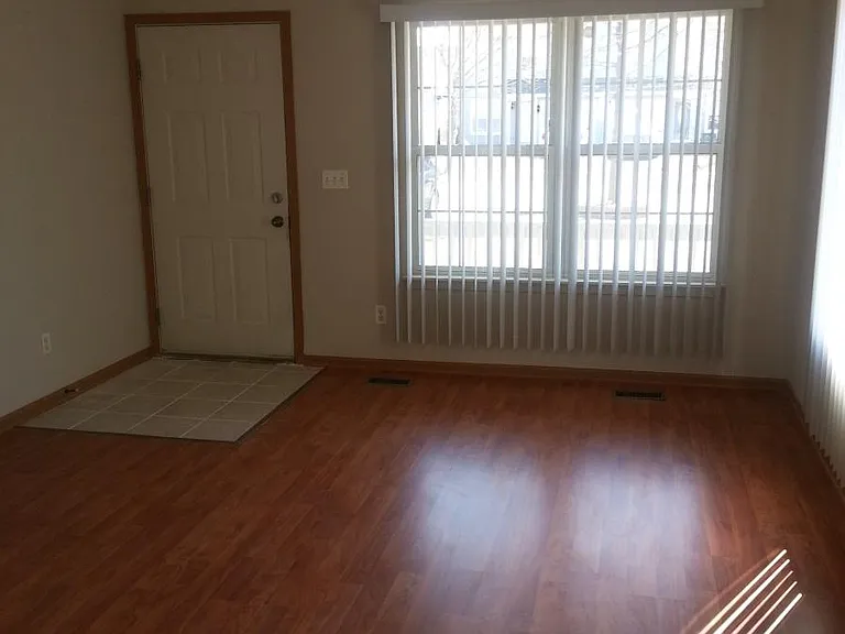 340 Richmond Dr — Photo 7