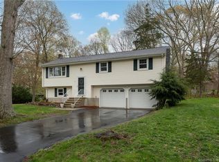 27 Woodland Dr, Clinton, CT 06413