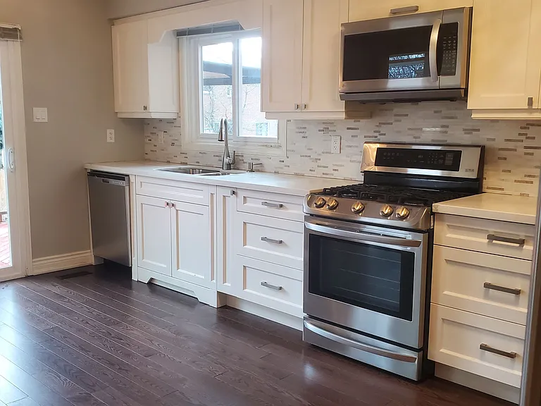 104 Houseman Cres — Photo 7