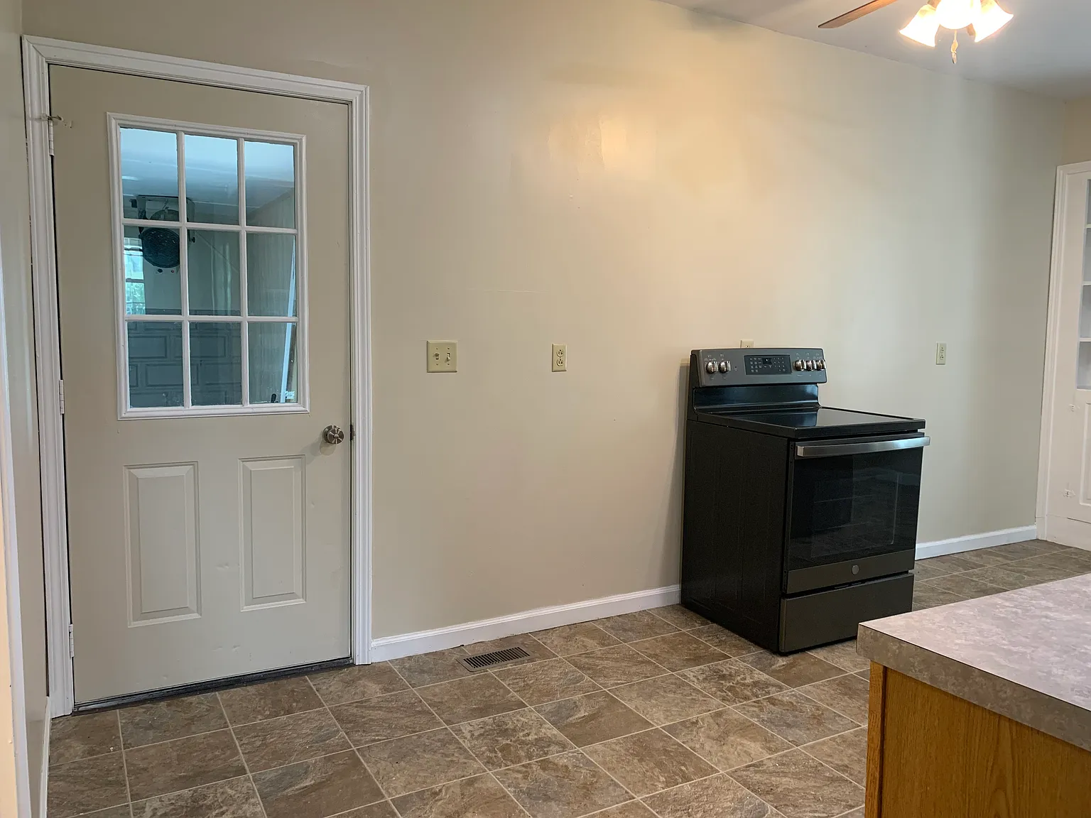 2 bed, 2168 sqft, $1,250 — Photo 2
