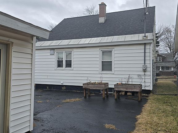 5th image of 35 Eastholm Road