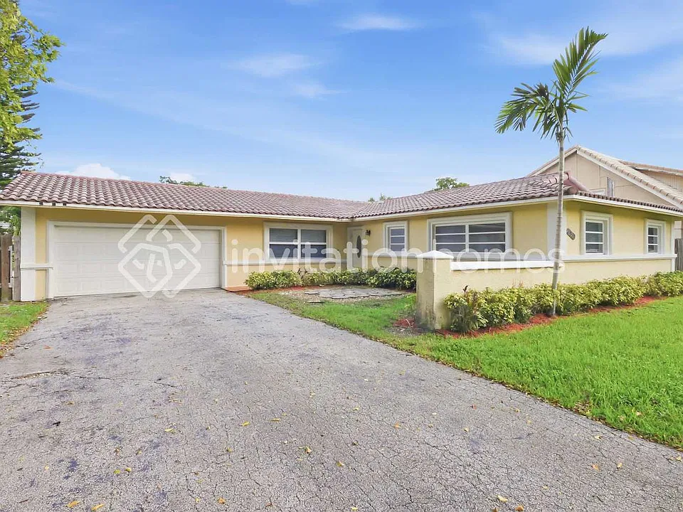 10535 NW 37th St