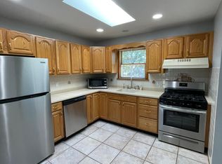 1077 Cassel Ave, Bay Shore, NY 11706