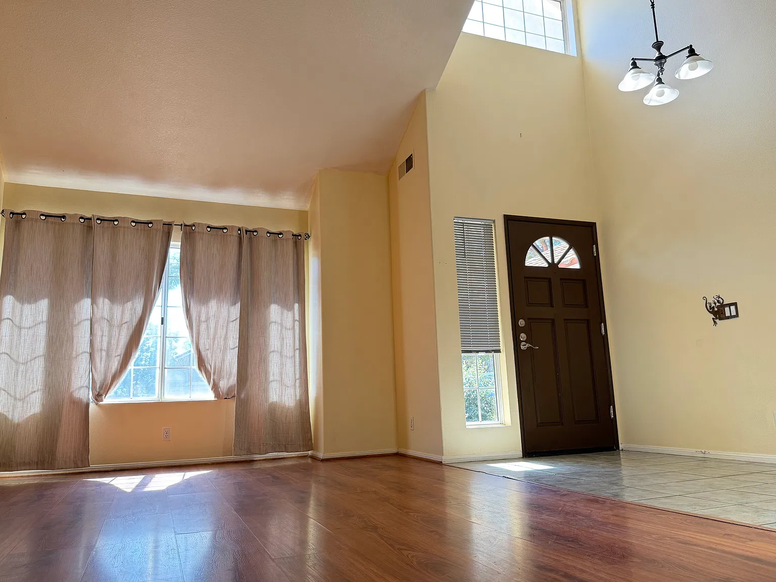 3 bed, 1930 sqft, $3,500 — Photo 3
