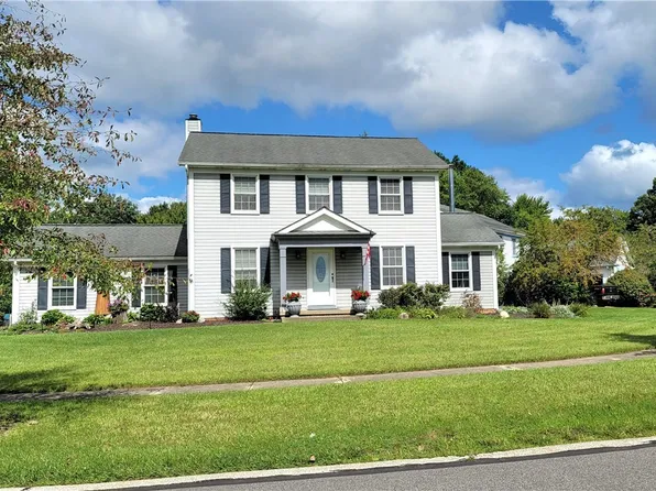 1255 Surfside Cir, Aurora, OH 44202