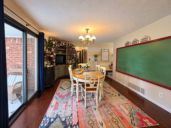 5th image of 303 N Pershing St