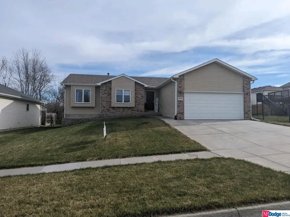 4647 W Thatcher Ln, Lincoln, NE 68528