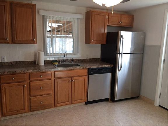 4th image of 135 Midwood St