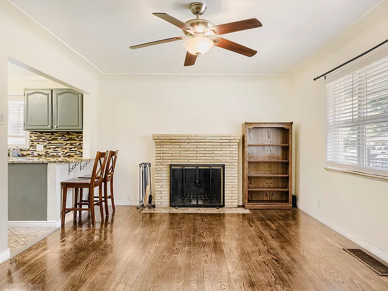 1326 S Clay St — Photo 7