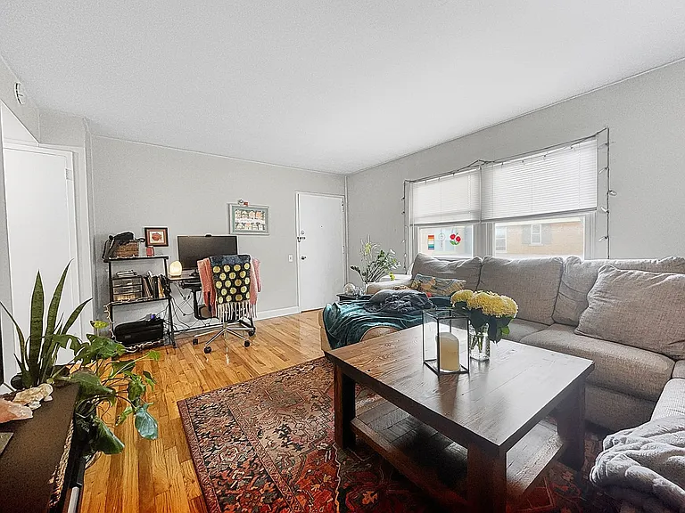 2104-24 W. Foster Ave — Photo 4