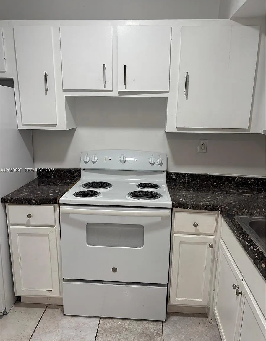 Sunset Hills I Condominiu — Photo 1