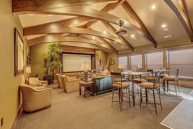 Eagle Point Apartments — Photo 10