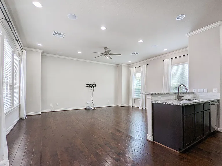 5323 Kiam St — Photo 13