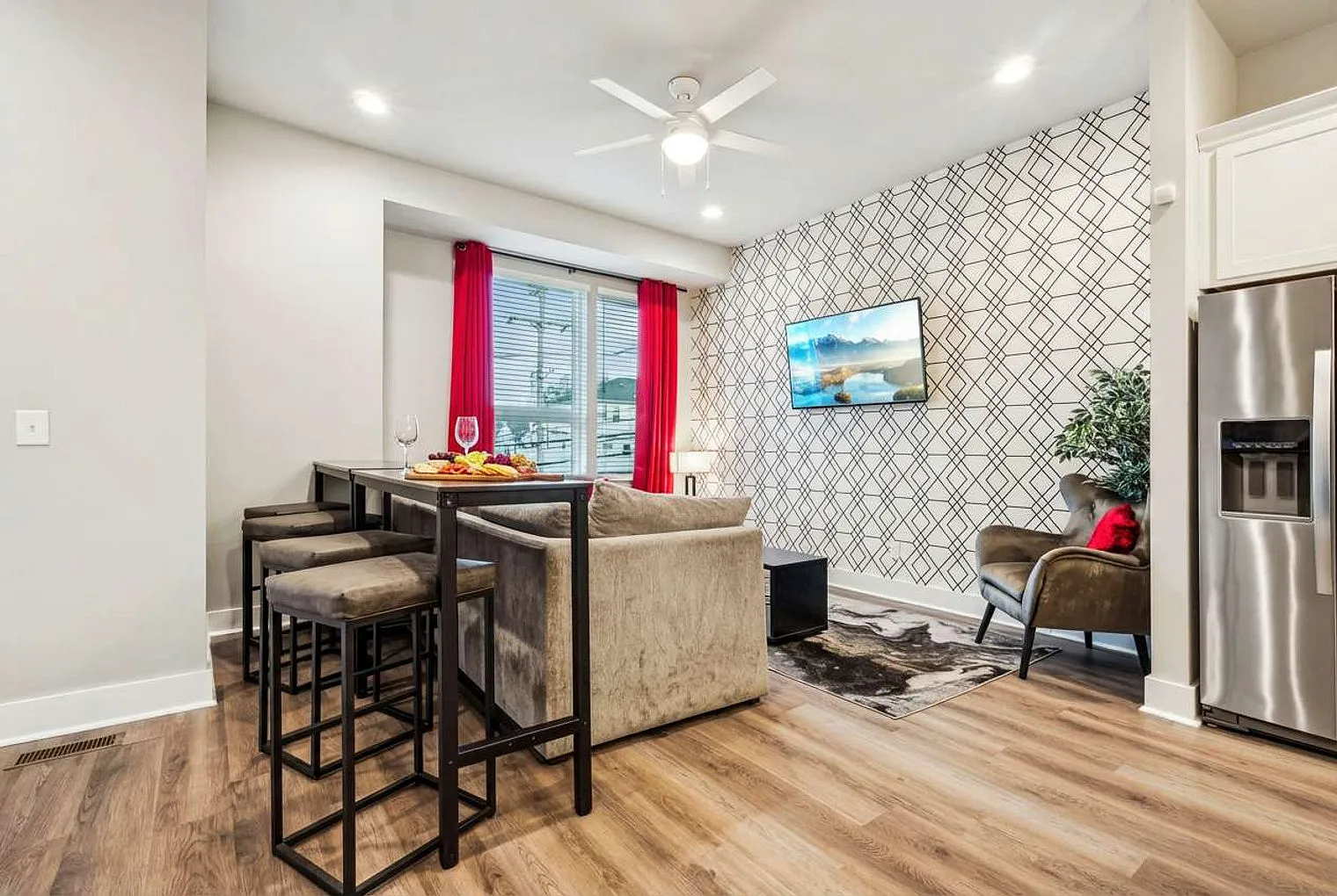 4 bed, 4.0 bath, 1776 sqft, $5,672 — Photo 3
