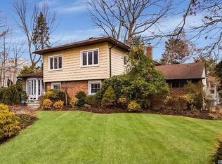 15 Hilltop Ln, Oyster Bay, NY 11771