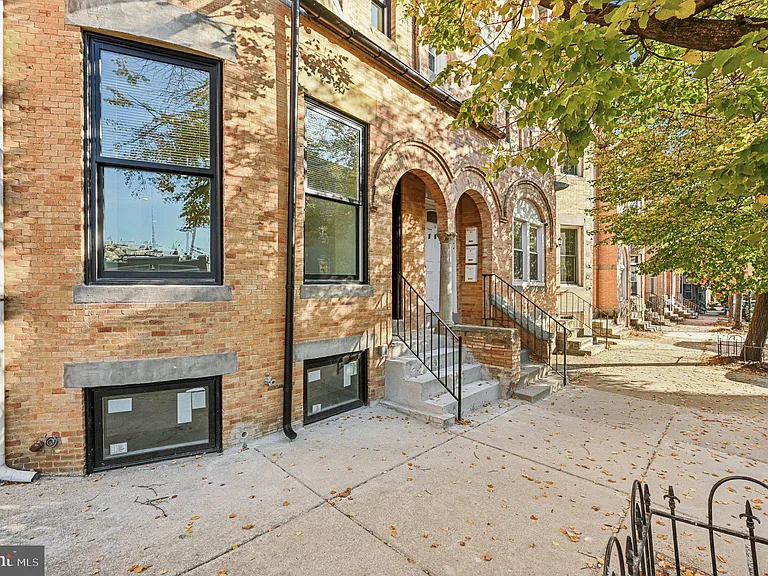 750 Reservoir St #A — Photo 2