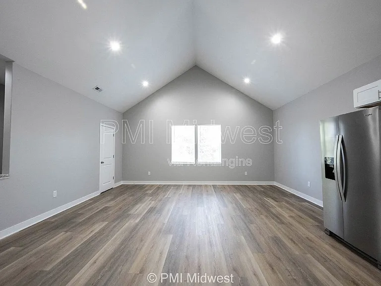 2038 E Maryland St #B — Photo 3