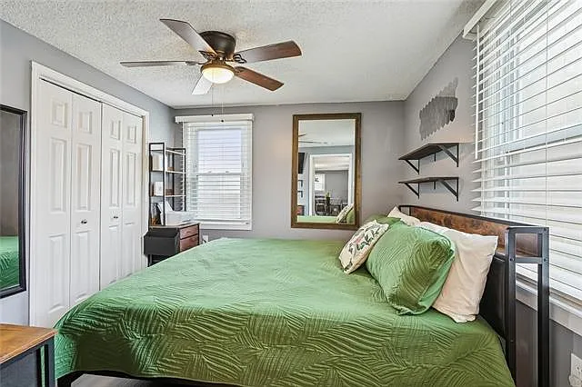 2220 Lloyds Ave — Photo 8