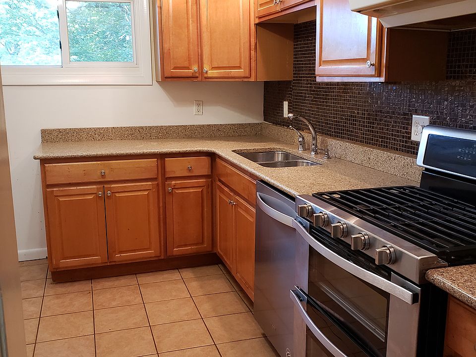 2nd image of 7634 Maple Ave