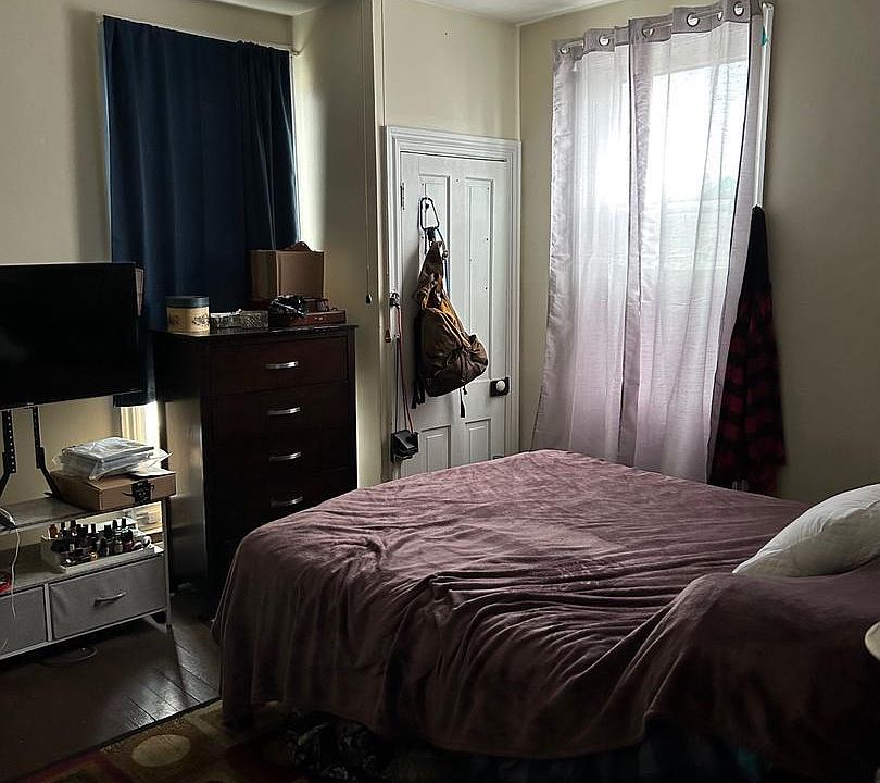 2nd image of 159 E McKinley St