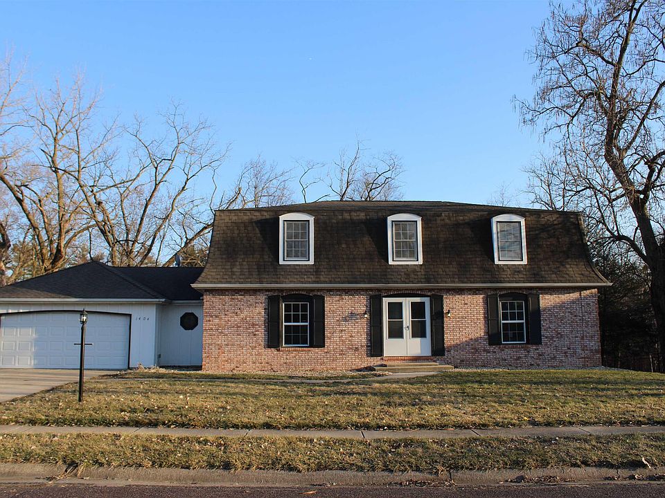 1st image of 1404 W Devereux Dr