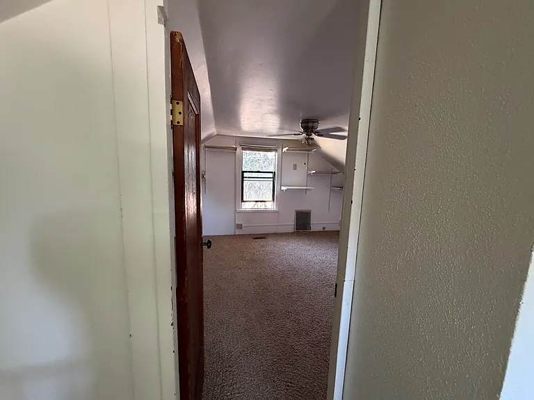 1600 Columbia St — Photo 15