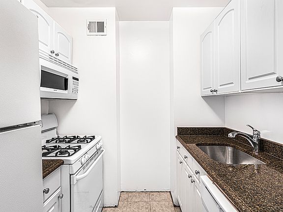 5th image of 311 E 38th St APT 14C