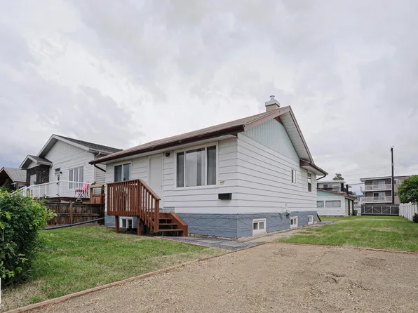 9909 157th St NW, Edmonton, AB T5P 2T7