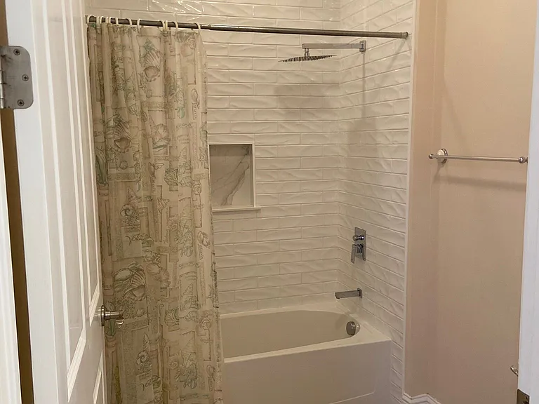 240 Brooks St SE #201-C — Photo 32