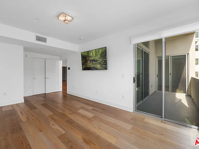 7133 Hawthorn Ave #Penthouse 6 — Photo 14