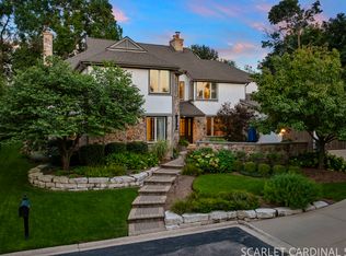 2S037 Country Club Ln, Wheaton, IL 60189