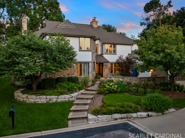 2S037 Country Club Ln, Wheaton, IL 60189