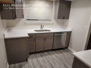 1324 Tinker Way Unit B, Glenview, IL 60025