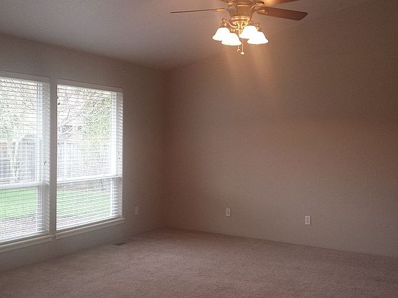 Living Room/Vaulted Ceilings