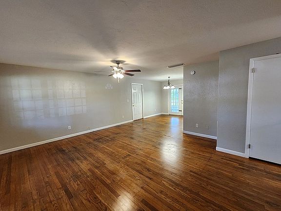 4th image of 2527 NE 8th Ln
