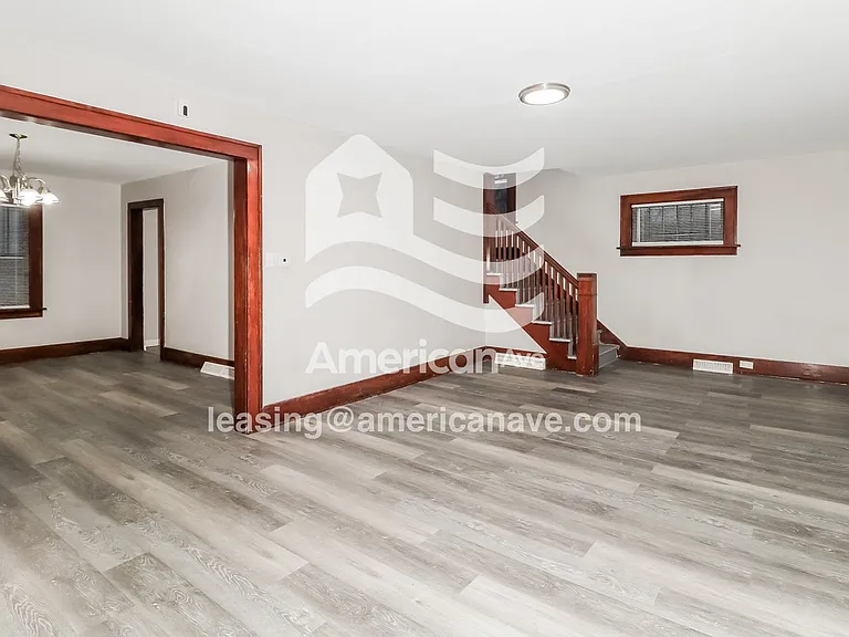 1581109_002_living_room_13654519.jpg