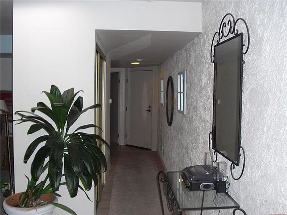 5th image of 5301 Waverly Dr #196