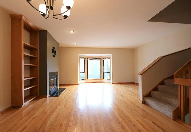 604 S Loomis St — Photo 2